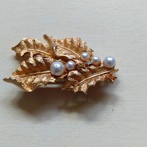 Pearl leaf vintage brooch